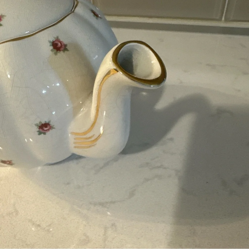 Vtg. Gibson, England, China teapot🫖 , Cream  w/Small Roses‎ & Gold Accents